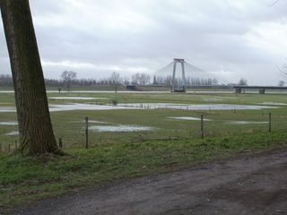 Maasbrug bij WijkenAalburg1
